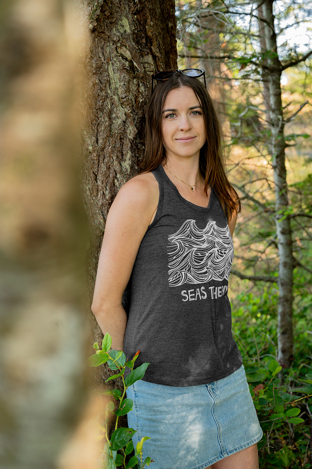 SEAS THE DAY - Women's Racerback Eco Tank Top - Heather Charcoal