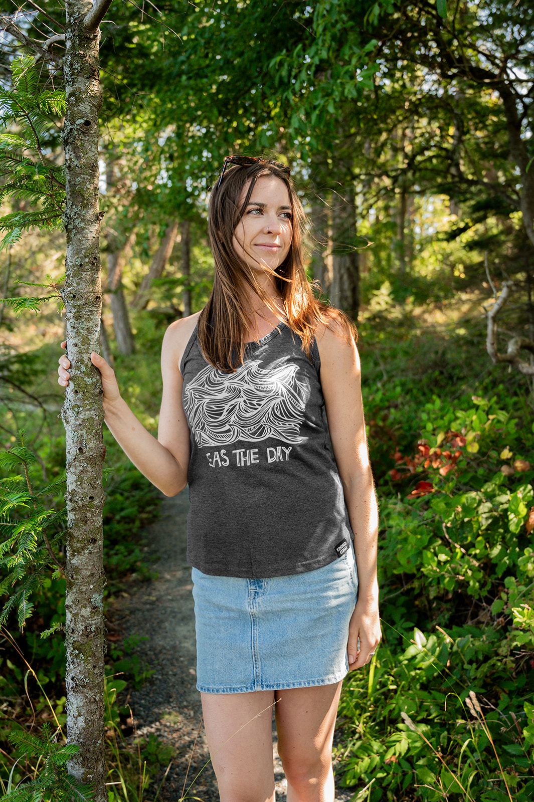 SEAS THE DAY - Women's Racerback Eco Tank Top - Heather Charcoal